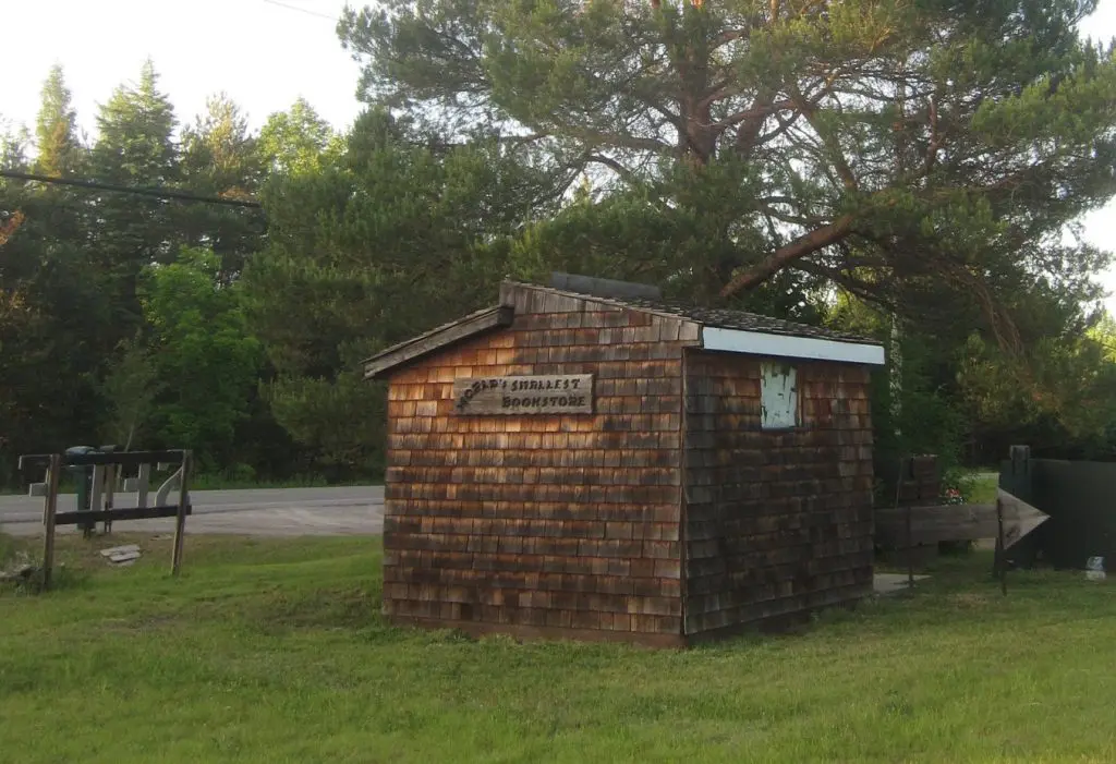 Bookstore_shack